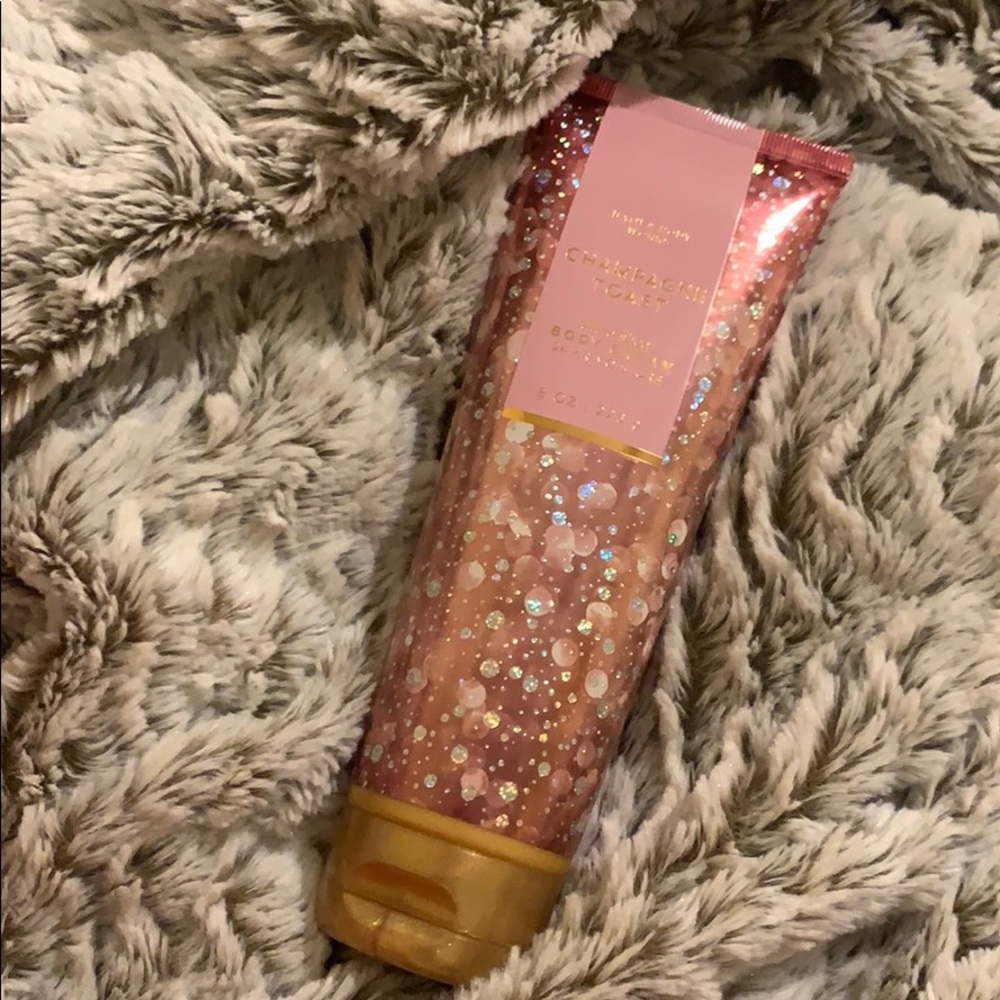 Brand new with tags champagne toast